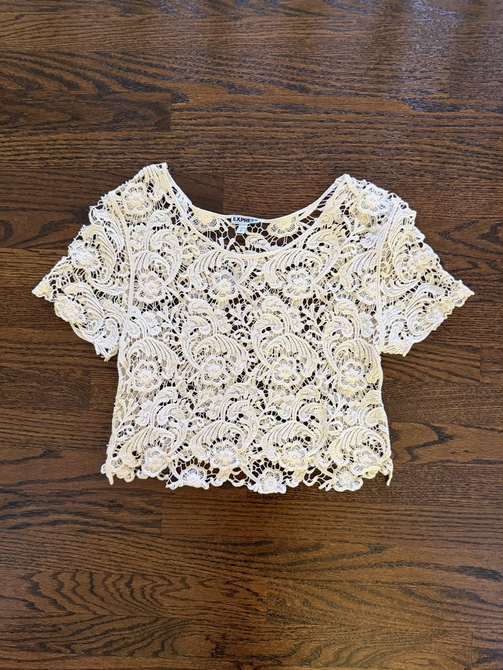 Express Lace Cropped Short Sleeve Top